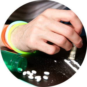man snorting oxycontin